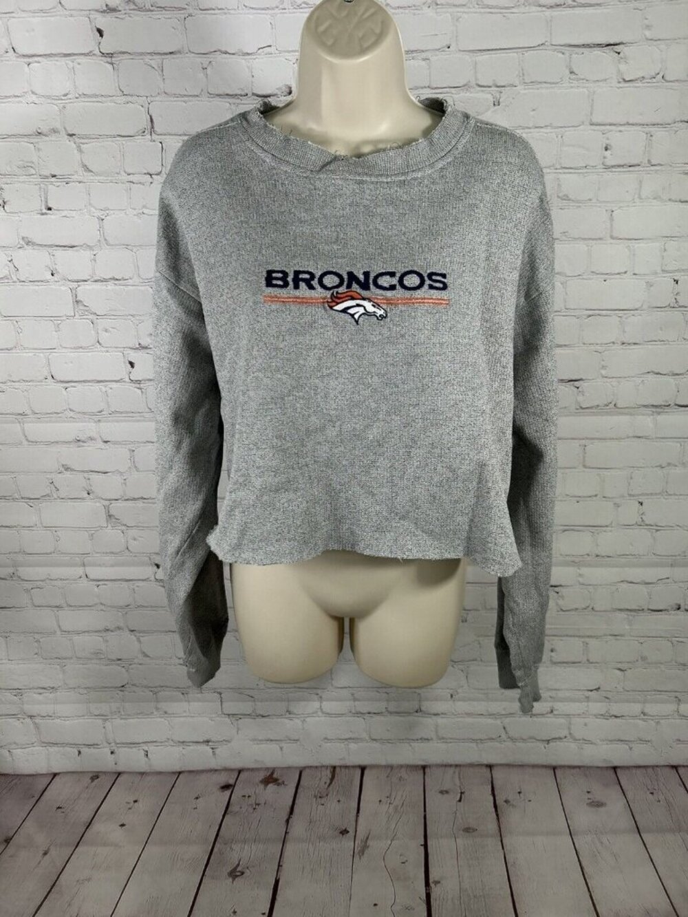 Majestic Denver Broncos Gray Raw Hem Cropped Pullover Sweatshirt Women’s L